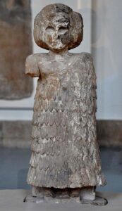 Above ground, statues from the Ishtar temple at Assur resemble southern Mesopotamian styles (Image Credit: Wikimedia Commons/Dr. Osama Shukir Muhammed Amin).